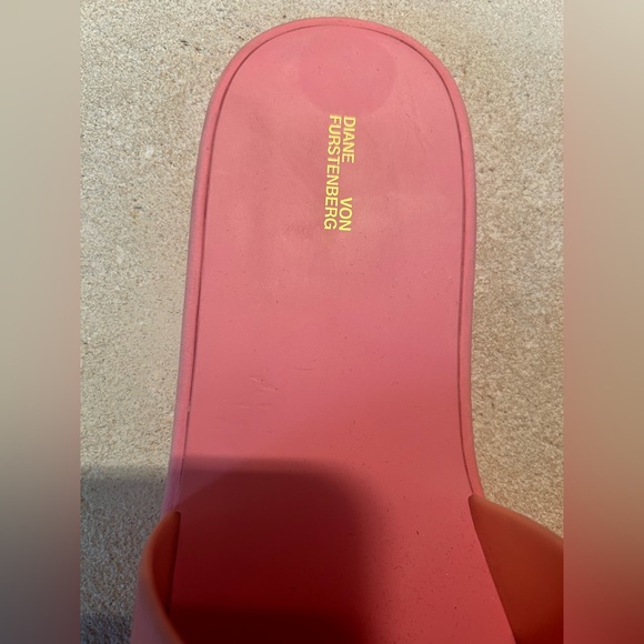 Diane Von Furstenberg pink pool slides - Picture 4 of 5